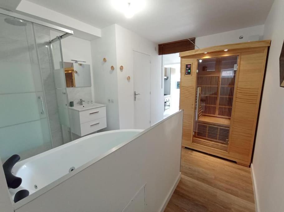 Sejour Sauna Et Jacuzzi Cocon La Roche-sur-Yon Exterior photo